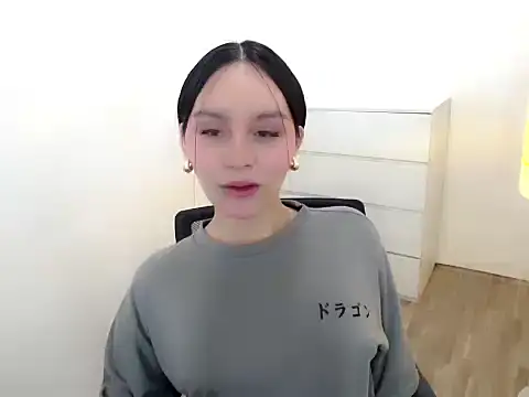 holly tabby online show from October 19, 12:11 am