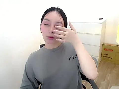 holly tabby online show from November 15, 7:21 pm