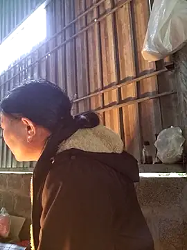 yoowwmr online show from November 10, 2:10 am