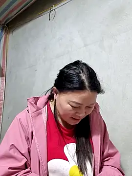 yoowwmr online show from December 5, 2:03 pm