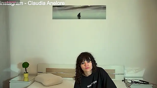 QueeAnne online show from November 12, 4:40 pm