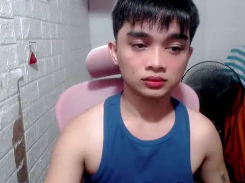 Snapshot of sexysam14 chatting on April 28, 2:11 pm sexysam14 online show from April 28, 2:11 pm