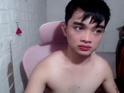 Snapshot of sexysam14 chatting on May 4, 8:32 am sexysam14 online show from May 4, 8:32 am