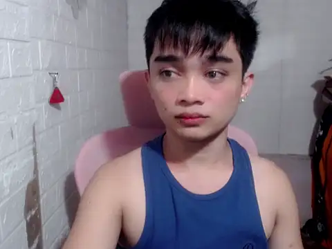 Snapshot of sexysam14 chatting on May 5, 9:17 am sexysam14 online show from May 5, 9:17 am