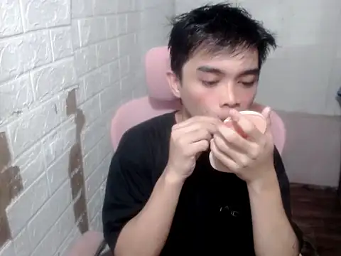 Snapshot of sexysam14 chatting on May 27, 12:24 pm sexysam14 online show from May 27, 12:24 pm