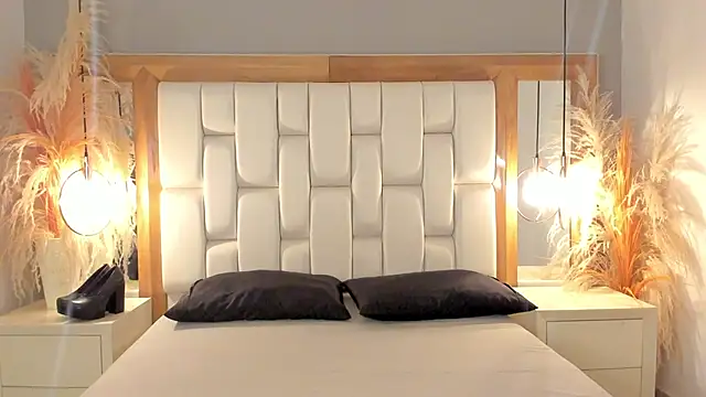 Daphne And Roger online show from September 22, 11:34 am