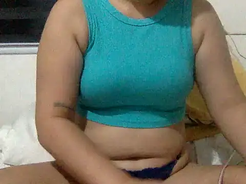 Snapshot of yummy_mia chatting on June 16, 10:18 am yummy mia online show from June 16, 10:18 am