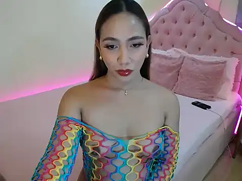 ur seductivelaura online show from May 21, 7:26 am