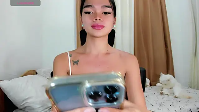 Snapshot of kendall_petite18 chatting on July 9, 7:07 pm kendall petite18 online show from July 9, 7:07 pm