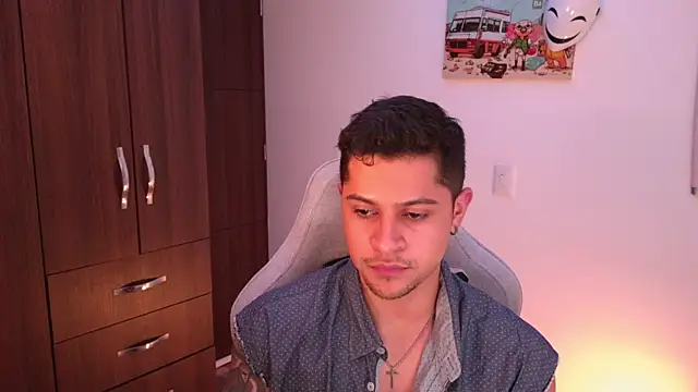 domsantiago  online show from October 31, 1:39 am