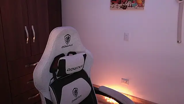 domsantiago  online show from February 10, 3:21 am