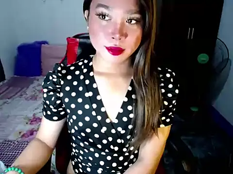 Urassiansweetcummer online show from October 27, 1:42 am