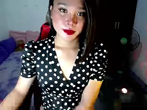 Urassiansweetcummer online show from June 15, 1:41 am