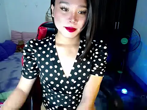 Urassiansweetcummer online show from June 16, 1:52 am