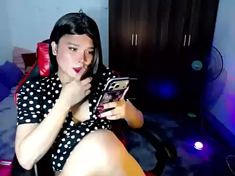 Snapshot of Urassiansweetcummer chatting on June 18, 9:14 am Urassiansweetcummer online show from June 18, 9:14 am