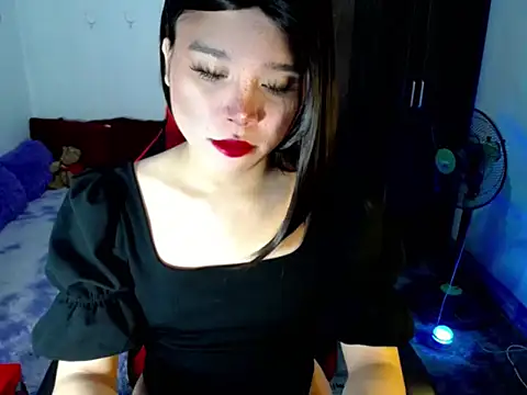 Snapshot of Urassiansweetcummer chatting on June 20, 2:14 am Urassiansweetcummer online show from June 20, 2:14 am