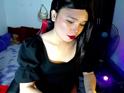 Snapshot of Urassiansweetcummer chatting on June 24, 2:43 am Urassiansweetcummer online show from June 24, 2:43 am