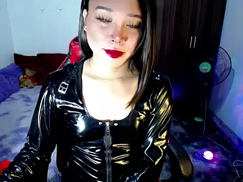 Snapshot of Urassiansweetcummer chatting on June 27, 4:06 am Urassiansweetcummer online show from June 27, 4:06 am