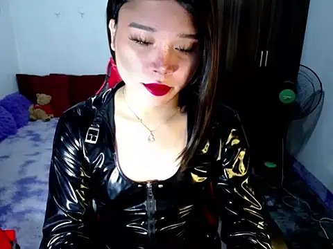 Snapshot of Urassiansweetcummer chatting on June 30, 11:28 pm Urassiansweetcummer online show from June 30, 11:28 pm