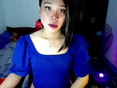Snapshot of Urassiansweetcummer chatting on July 5, 10:11 am Urassiansweetcummer online show from July 5, 10:11 am