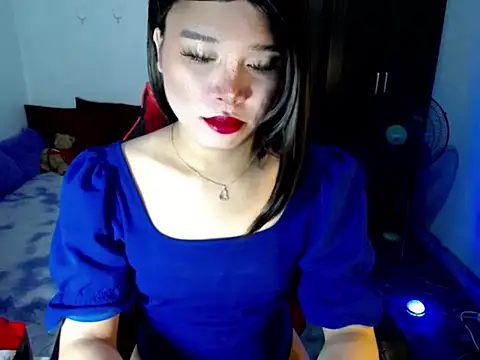 Snapshot of Urassiansweetcummer chatting on July 6, 1:13 am Urassiansweetcummer online show from July 6, 1:13 am