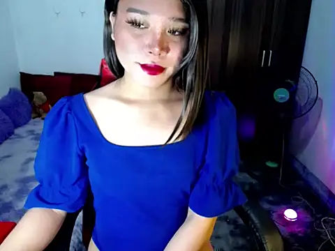 Snapshot of Urassiansweetcummer chatting on July 7, 1:08 am Urassiansweetcummer online show from July 7, 1:08 am