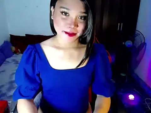 Snapshot of Urassiansweetcummer chatting on July 7, 6:47 am Urassiansweetcummer online show from July 7, 6:47 am