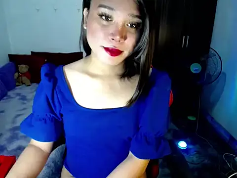 Snapshot of Urassiansweetcummer chatting on July 9, 2:26 am Urassiansweetcummer online show from July 9, 2:26 am