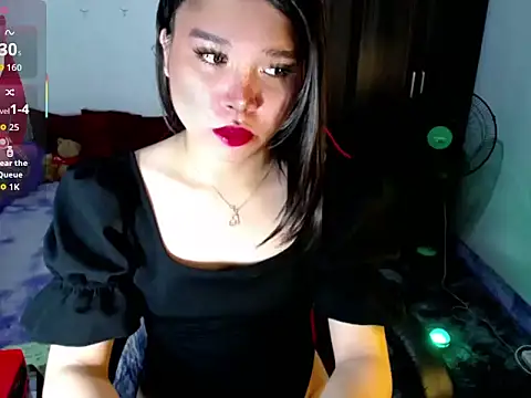 Snapshot of Urassiansweetcummer chatting on July 14, 2:56 pm Urassiansweetcummer online show from July 14, 2:56 pm