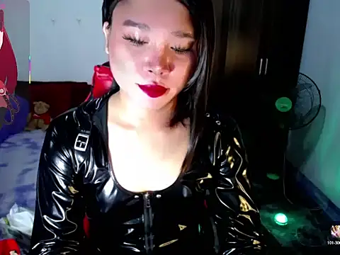 Snapshot of Urassiansweetcummer chatting on July 31, 2:22 am Urassiansweetcummer online show from July 31, 2:22 am