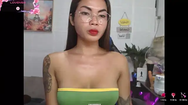 Snapshot of lucyheart777 chatting on May 13, 2:53 am lucyheart777 online show from May 13, 2:53 am