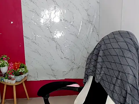Snapshot of liane_mei chatting on May 9, 5:12 am liane mei online show from May 9, 5:12 am