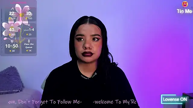 Shophie thoopson online show from December 14, 12:32 pm