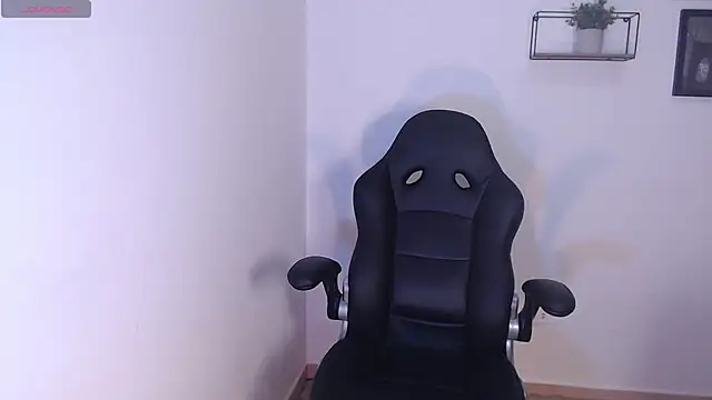 Cleogh  online show from February 10, 3:05 pm