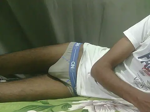 Snapshot of rockyy23boy chatting on June 6, 1:00 am rockyy23boy online show from June 6, 1:00 am