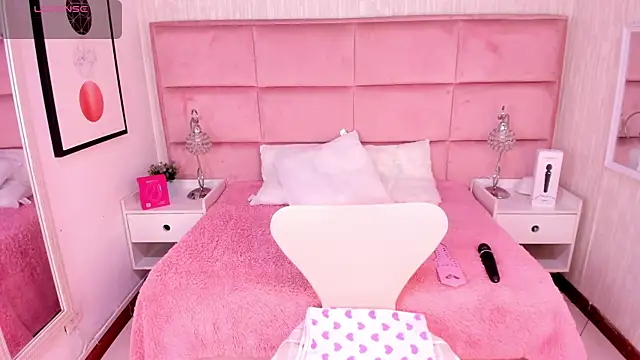 Janah Myers online show from December 3, 1:09 pm