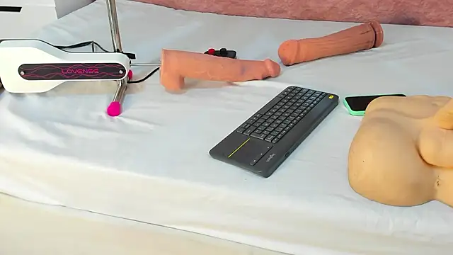 Wonderkloe  online show from February 12, 7:31 pm