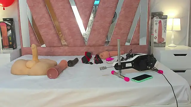 Wonderkloe  online show from February 17, 7:31 pm