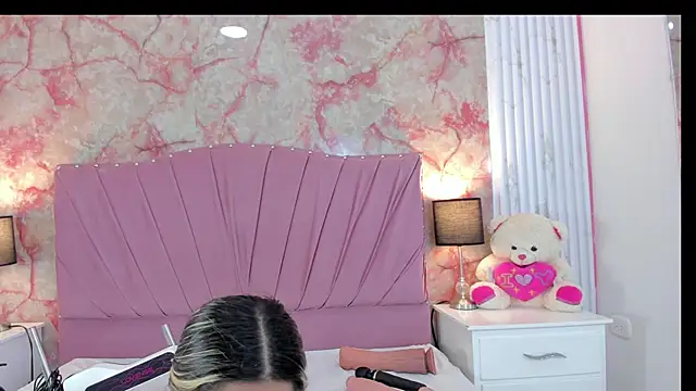 Wonderkloe  online show from April 10, 8:13 pm