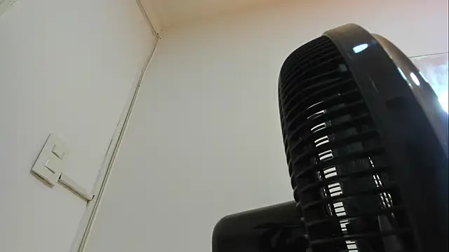 Snapshot of Wonderkloe_ chatting on April 27, 2:20 am Wonderkloe online show from April 27, 2:20 am