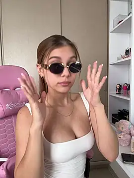 Nikii   online show from March 25, 3:40 pm