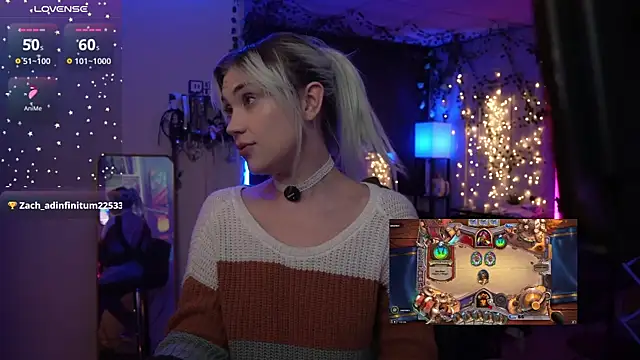 Snapshot of littlelune chatting on November 17, 1:22 am littlelune online show from November 17, 1:22 am