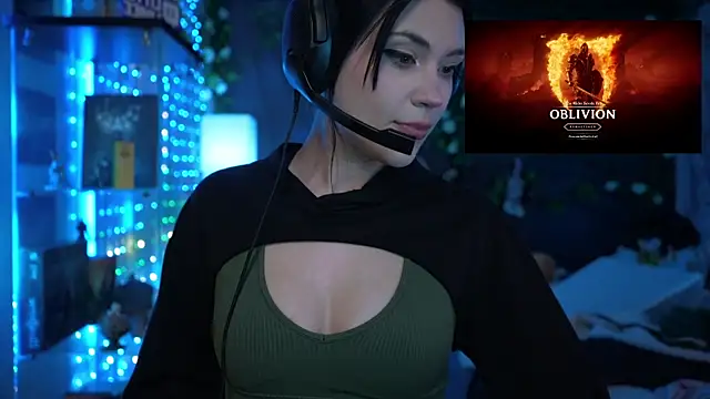 Snapshot of littlelune chatting on January 7, 3:09 am littlelune online show from January 7, 3:09 am