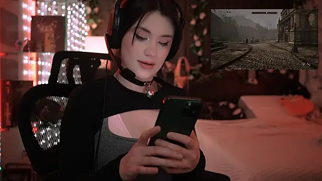 Snapshot of littlelune chatting on January 12, 12:38 am littlelune online show from January 12, 12:38 am