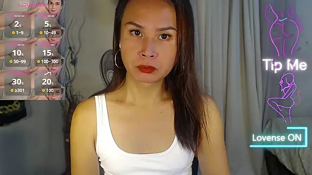 holly bitch online show from April 9, 12:21 am