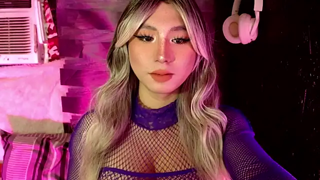 UrhotlucyTS online show from November 8, 6:46 am