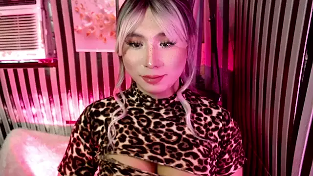 UrhotlucyTS online show from May 23, 7:35 am