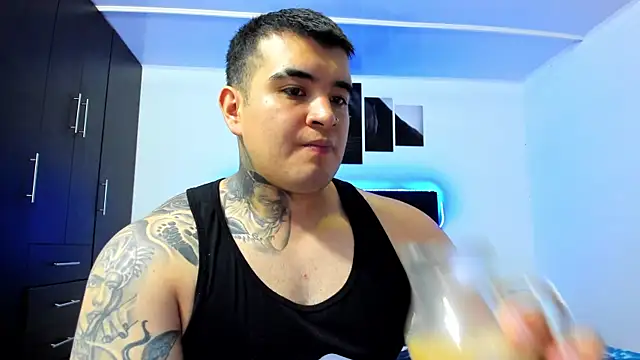 Snapshot of thiago__cp01 chatting on September 25, 6:17 am thiago  cp01 online show from September 25, 6:17 am