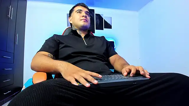 thiago  cp01 online show from February 25, 5:28 am