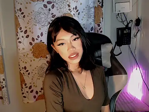 urcurlydiva online show from April 10, 9:36 am